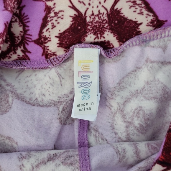 Panda LulaRoe OS Leggings in Lilac Purple Panda Bears with Sunglasses - Picture 3 of 3